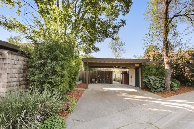 2406 Overhill Ln, Davis, CA 95616