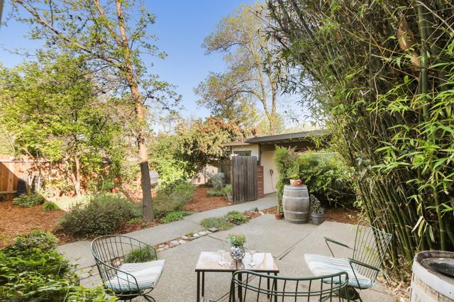 2406 Overhill Ln, Davis, CA 95616