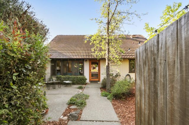 2406 Overhill Ln, Davis, CA 95616