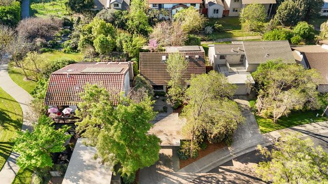 2406 Overhill Ln, Davis, CA 95616