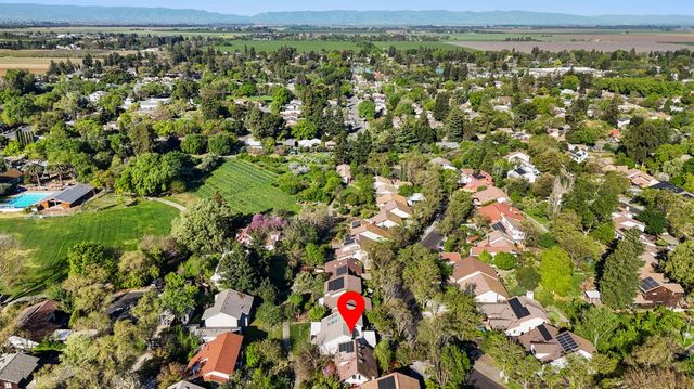 2406 Overhill Ln, Davis, CA 95616