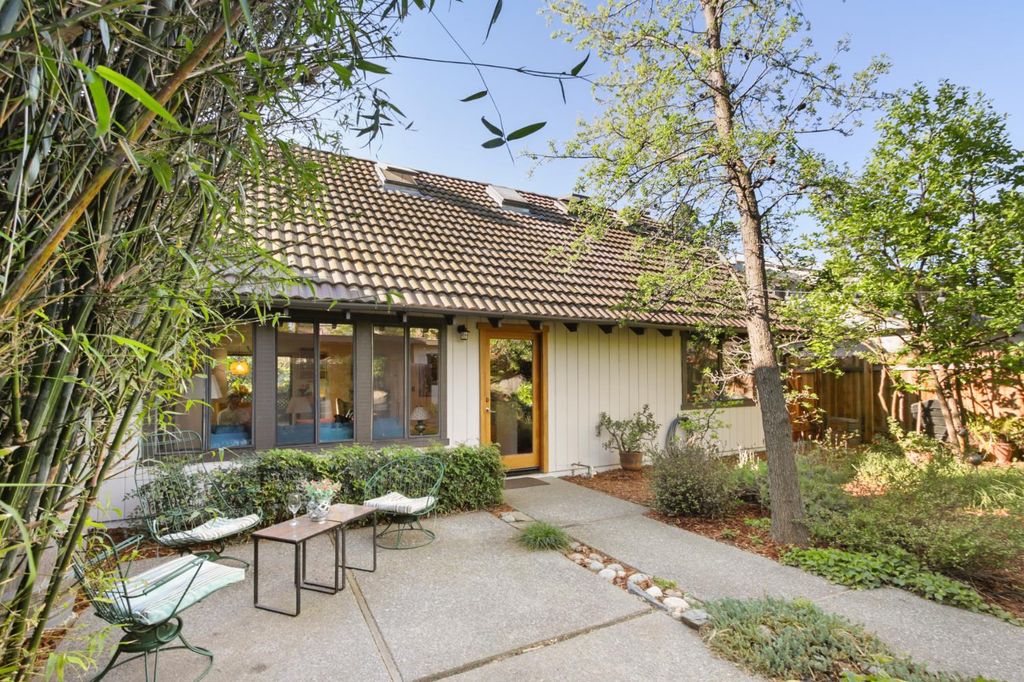 2406 Overhill Ln, Davis, CA 95616