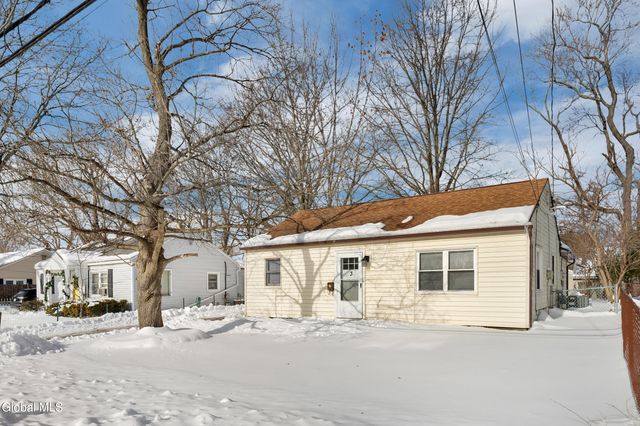 3 Miracle Lane, Colonie, NY 12211