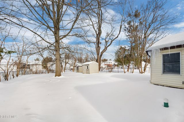 3 Miracle Lane, Colonie, NY 12211