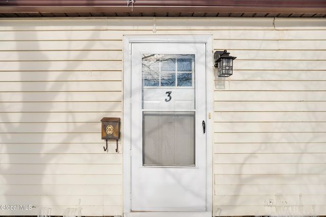 3 Miracle Lane, Colonie, NY 12211