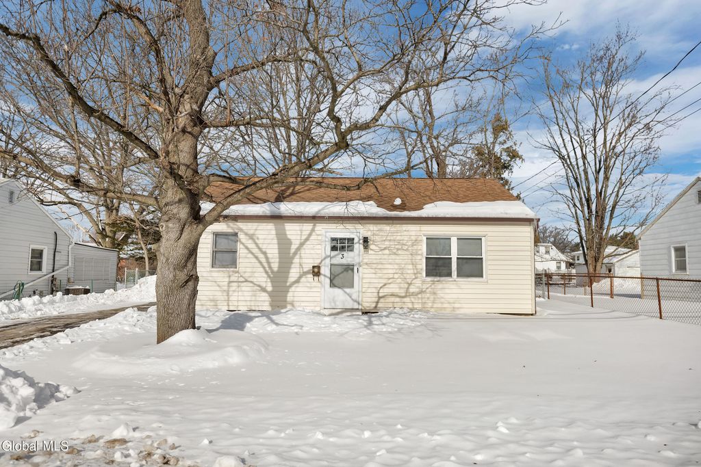 3 Miracle Lane, Colonie, NY 12211