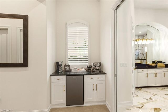 8977 Crooked Stick CT, Naples, FL 34113