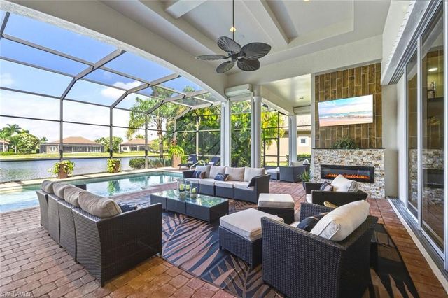 8977 Crooked Stick CT, Naples, FL 34113