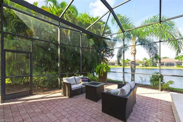 8977 Crooked Stick CT, Naples, FL 34113