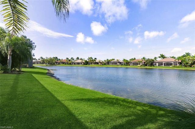 8977 Crooked Stick CT, Naples, FL 34113