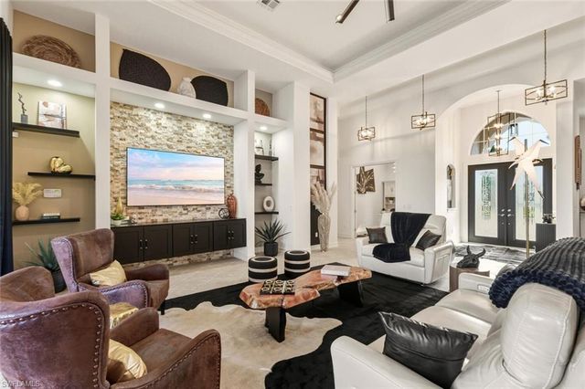 8977 Crooked Stick CT, Naples, FL 34113