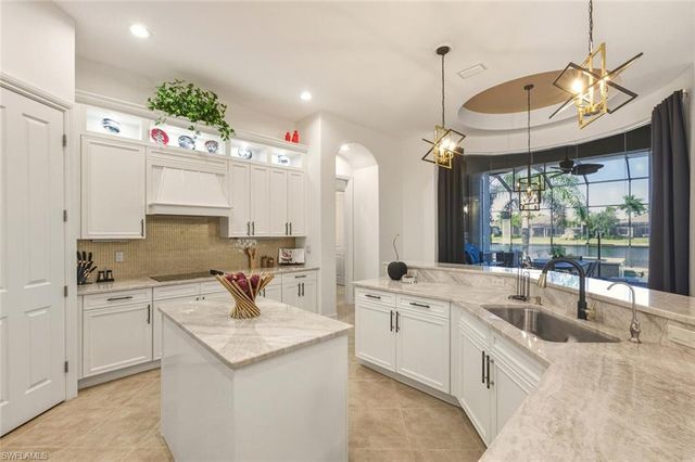 8977 Crooked Stick CT, Naples, FL 34113