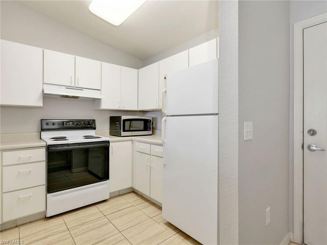 8284 Key Royal CIR 1331, Naples, FL 34119