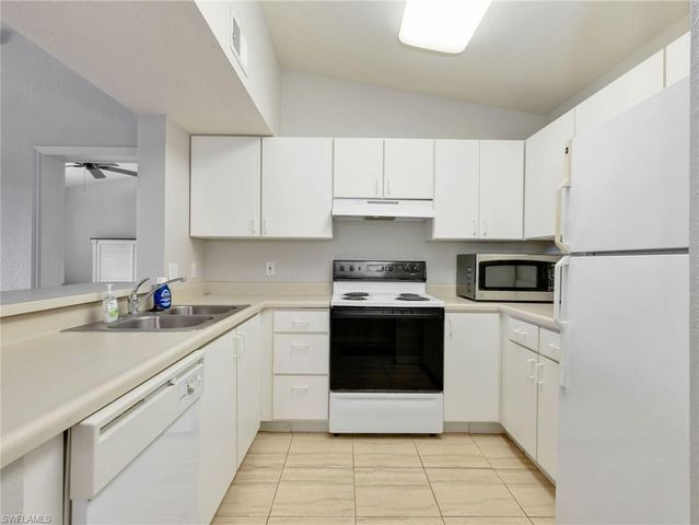 8284 Key Royal CIR 1331, Naples, FL 34119