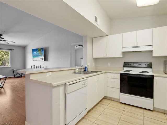 8284 Key Royal CIR 1331, Naples, FL 34119