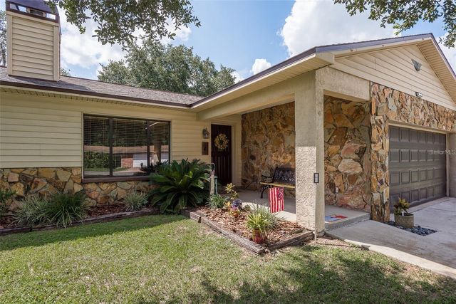 18619 YOCAM AVENUE, Lutz, FL 33549