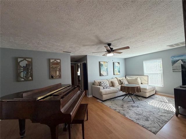 18619 YOCAM AVENUE, Lutz, FL 33549