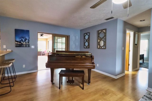 18619 YOCAM AVENUE, Lutz, FL 33549