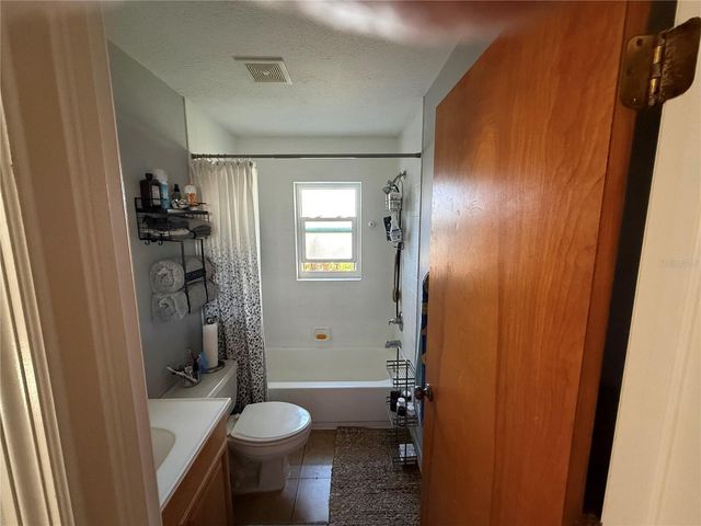 18619 YOCAM AVENUE, Lutz, FL 33549