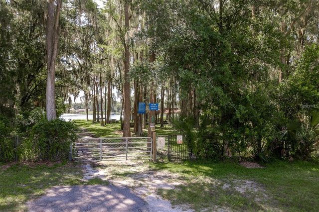 18619 YOCAM AVENUE, Lutz, FL 33549