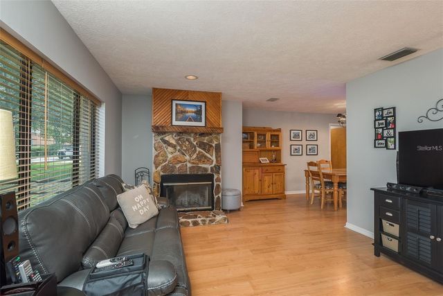 18619 YOCAM AVENUE, Lutz, FL 33549