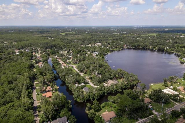 18619 YOCAM AVENUE, Lutz, FL 33549