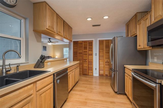 18619 YOCAM AVENUE, Lutz, FL 33549