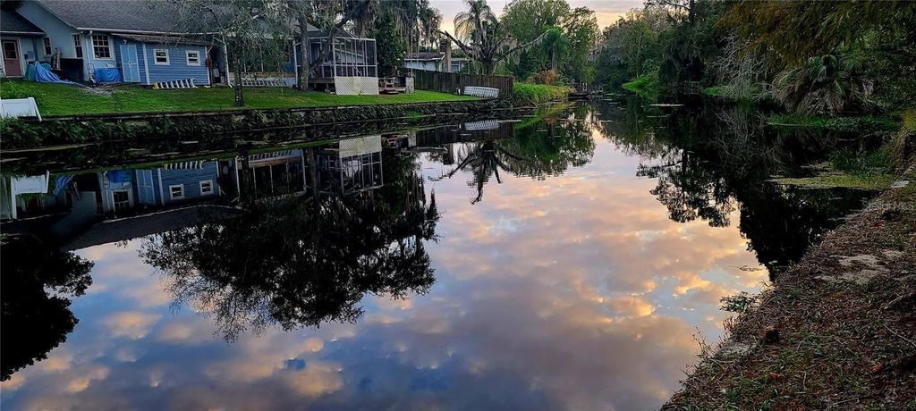 Image 33 of property listing at 18619 YOCAM AVENUE, Lutz, FL 33549