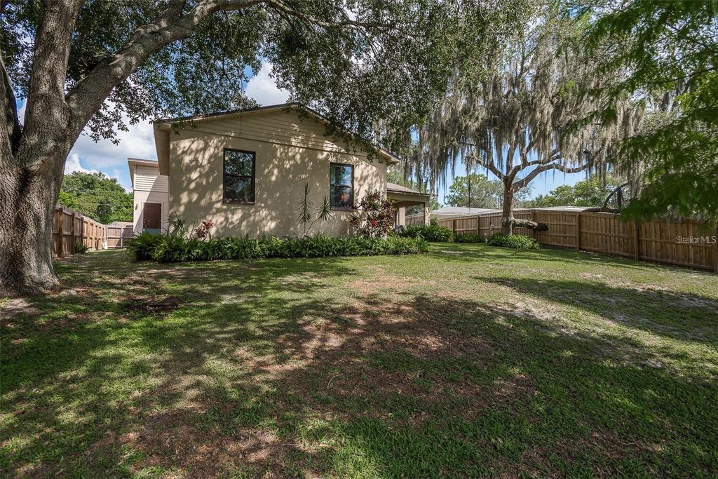 Image 42 of property listing at 18619 YOCAM AVENUE, Lutz, FL 33549