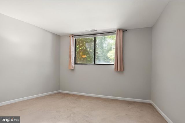 10720 W WEST DR #101, Fairfax, VA 22030