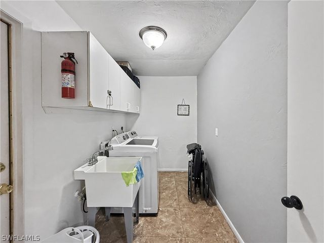 7658 Laurel Valley RD, Fort Myers, FL 33967