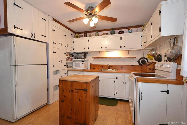 11 Cherokee Street, Massapequa, NY 11758