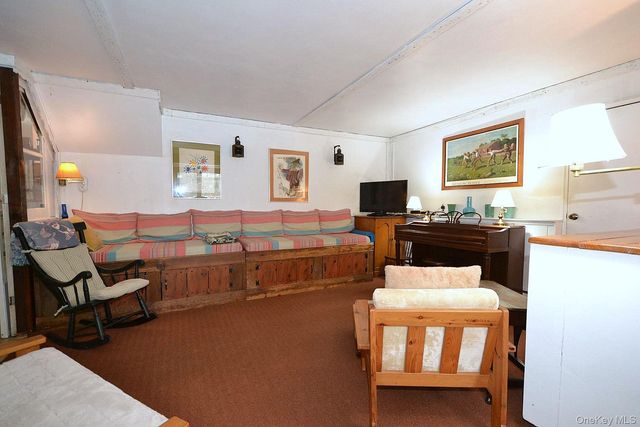 11 Cherokee Street, Massapequa, NY 11758