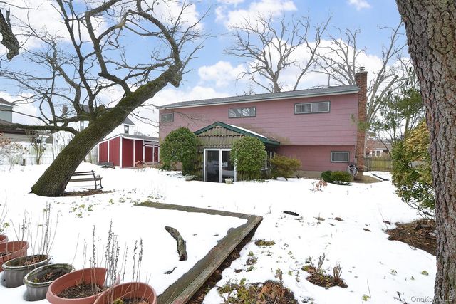 11 Cherokee Street, Massapequa, NY 11758