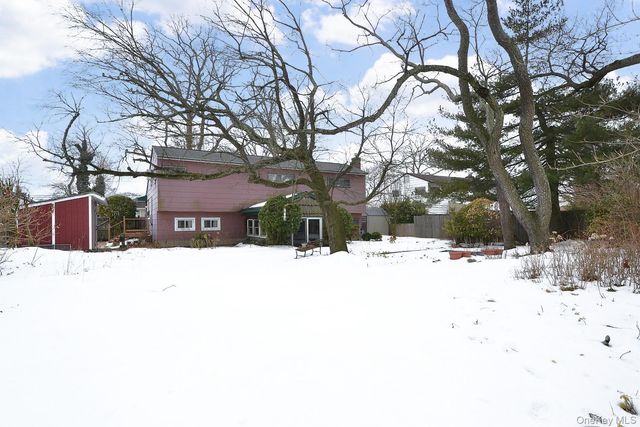 11 Cherokee Street, Massapequa, NY 11758