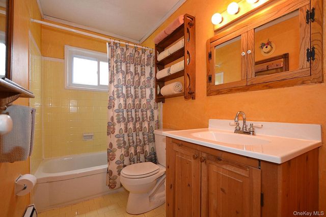 11 Cherokee Street, Massapequa, NY 11758