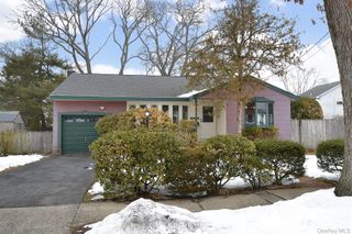 11 Cherokee Street, Massapequa, NY 11758