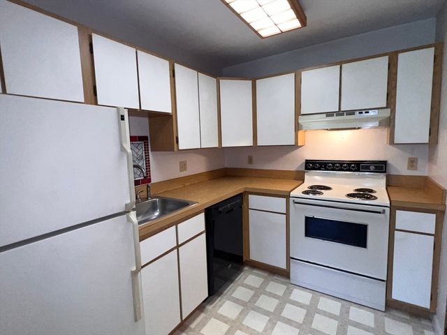 3 Bridgeview Cir 55, Tyngsborough, MA 01879