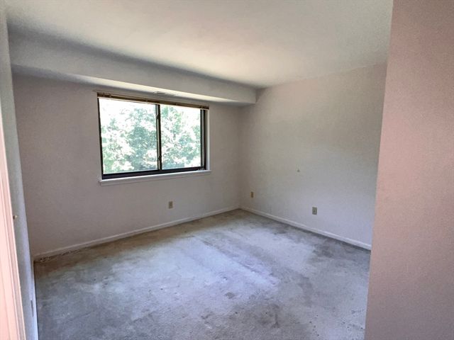 3 Bridgeview Cir 55, Tyngsborough, MA 01879