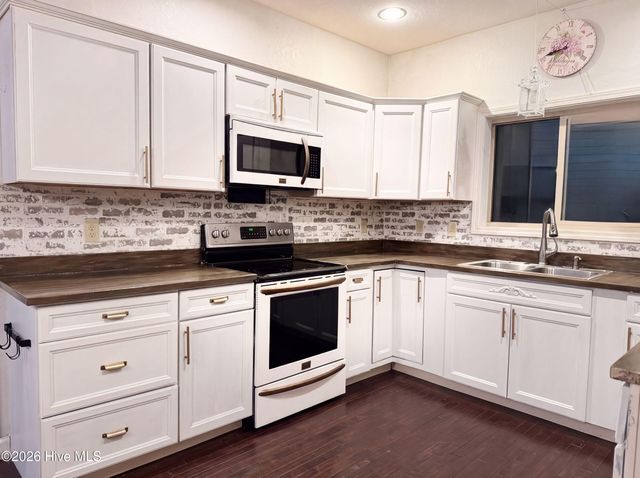 172 Gardenia Court, Marble, NC 28905