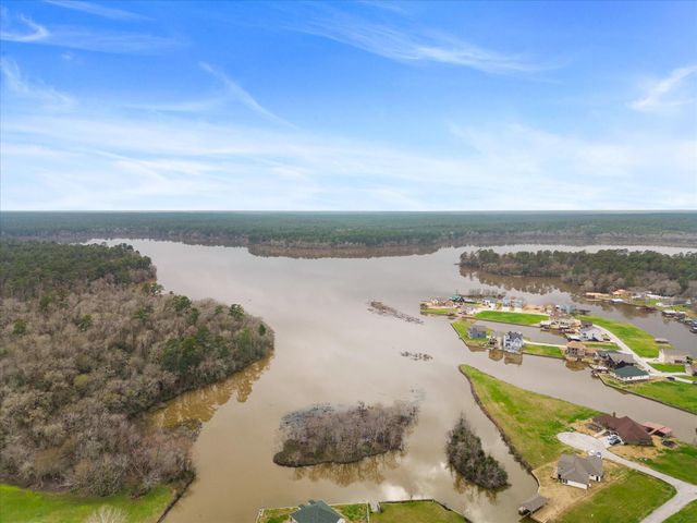 151 Wildwood Lake Drive, Huntsville, TX 77340