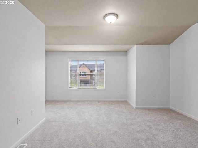 10820 Sw HUNTINGTON Ave, Tigard, OR 97223