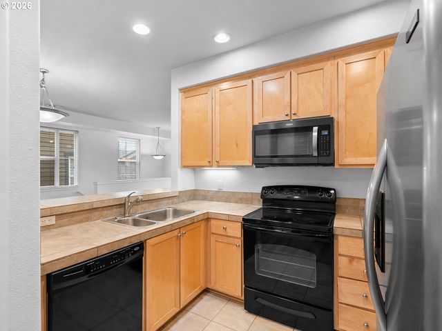 10820 Sw HUNTINGTON Ave, Tigard, OR 97223