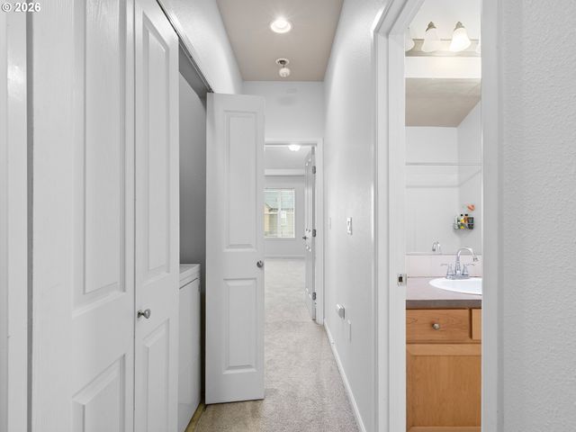 10820 Sw HUNTINGTON Ave, Tigard, OR 97223