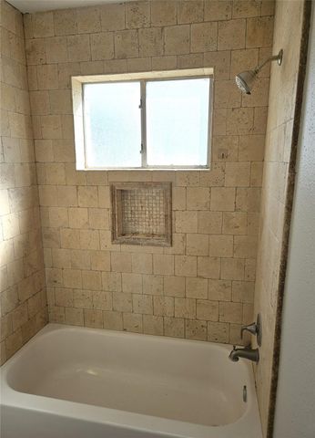 16927 Barkentine Lane, Friendswood, TX 77546