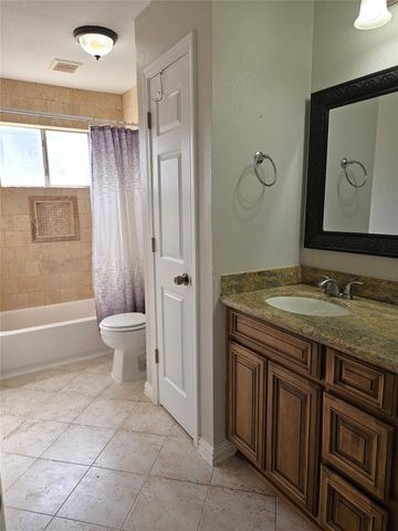 16927 Barkentine Lane, Friendswood, TX 77546