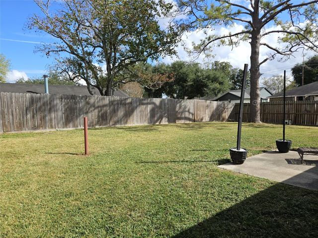 16927 Barkentine Lane, Friendswood, TX 77546