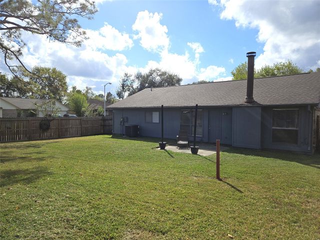 16927 Barkentine Lane, Friendswood, TX 77546