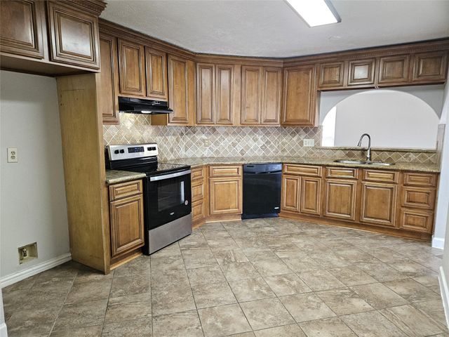 16927 Barkentine Lane, Friendswood, TX 77546