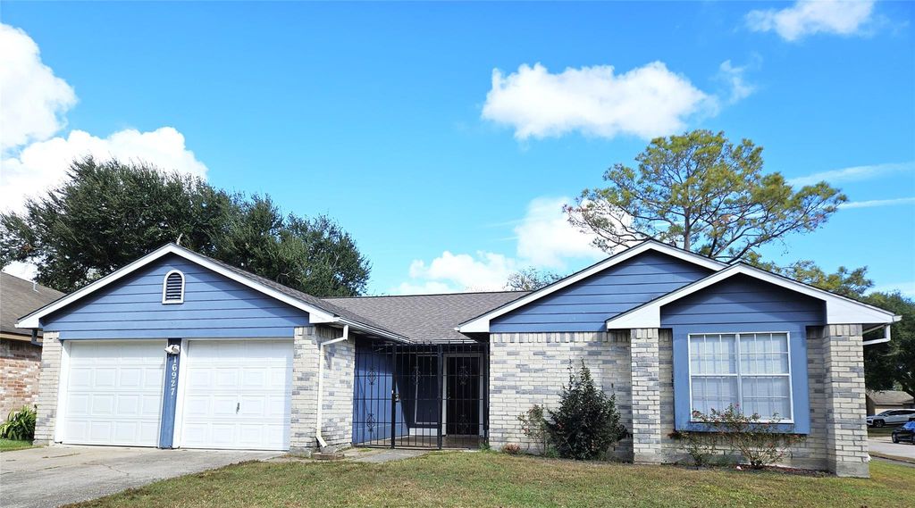 16927 Barkentine Lane, Friendswood, TX 77546